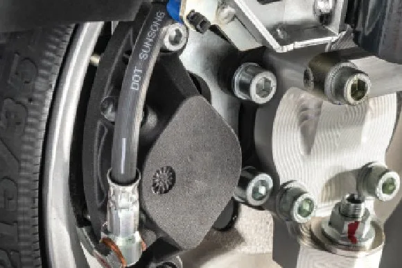 Detalle del freno de disco de un Alba